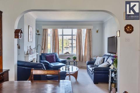 25 Walsingham Gardens, Epsom, KT19 0LS
