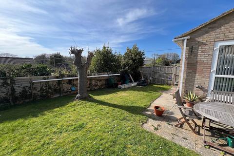 3 bedroom end of terrace house for sale, Oak Road, New Milton, Hampshire. BH25 5BD