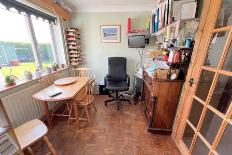 3 bedroom terraced house for sale, Oak Road, New Milton, Hampshire. BH25 5BD