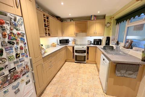 3 bedroom terraced house for sale, Oak Road, New Milton, Hampshire. BH25 5BD