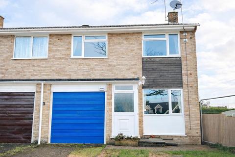3 bedroom terraced house for sale, Oak Road, New Milton, Hampshire. BH25 5BD