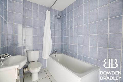 1 bedroom flat for sale, High Road, Leytonstone