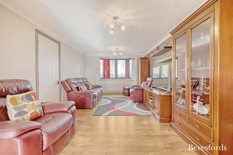 3 bedroom terraced house for sale, Holt Road, Romford, RM3