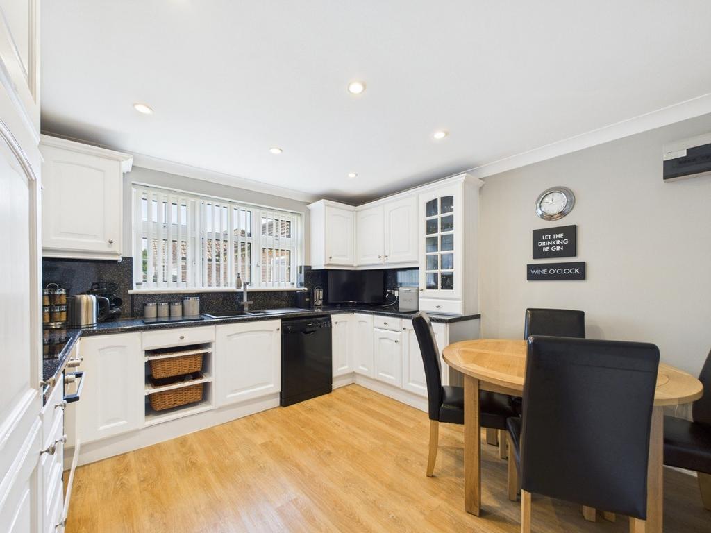 Kitchen/Dining Area