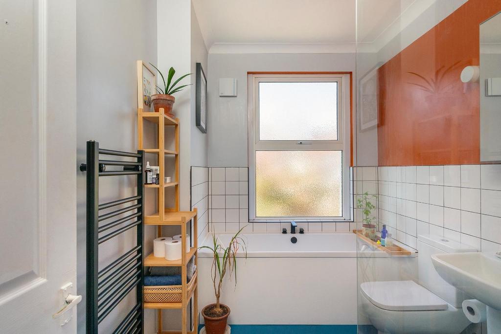 1 H9 SBH - Bathroom B.jpg
