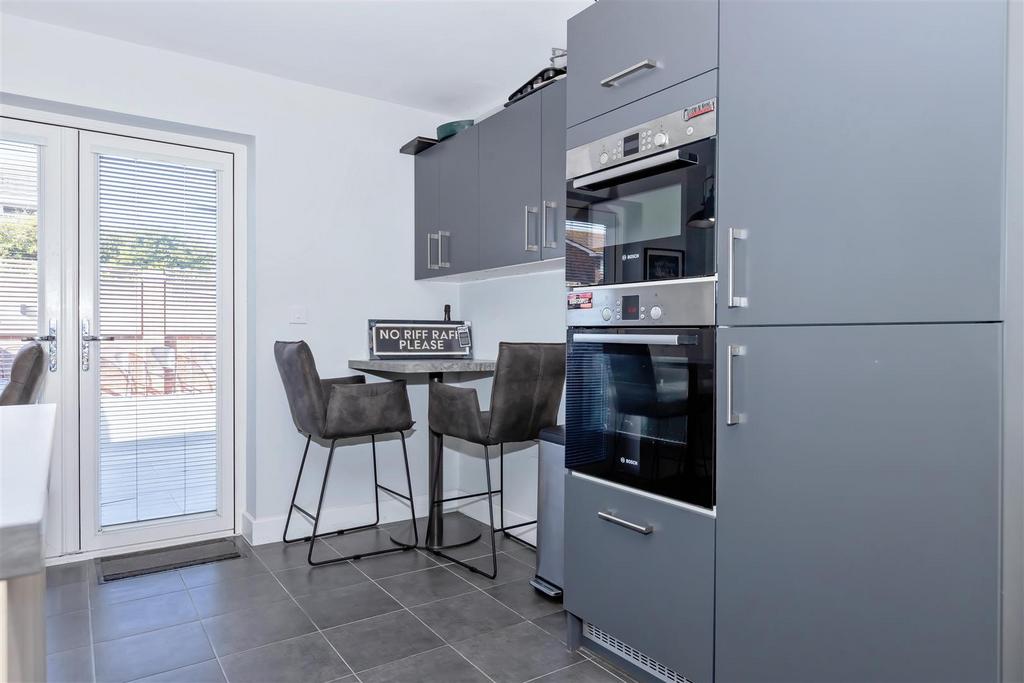 Weald Place 6.jpg