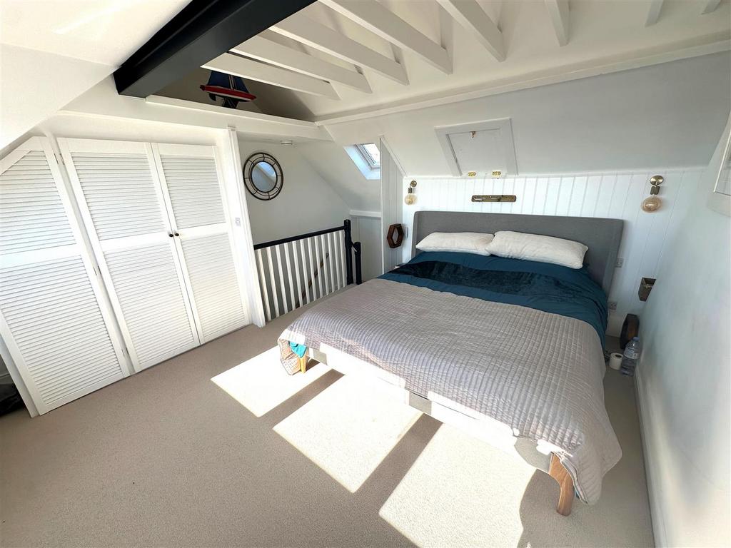 Bed 1.jpg