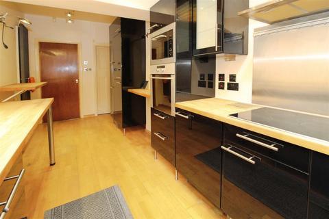 73 Necropolis Road, Bradford, BD7 2PS