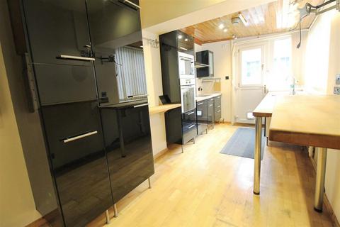 73 Necropolis Road, Bradford, BD7 2PS