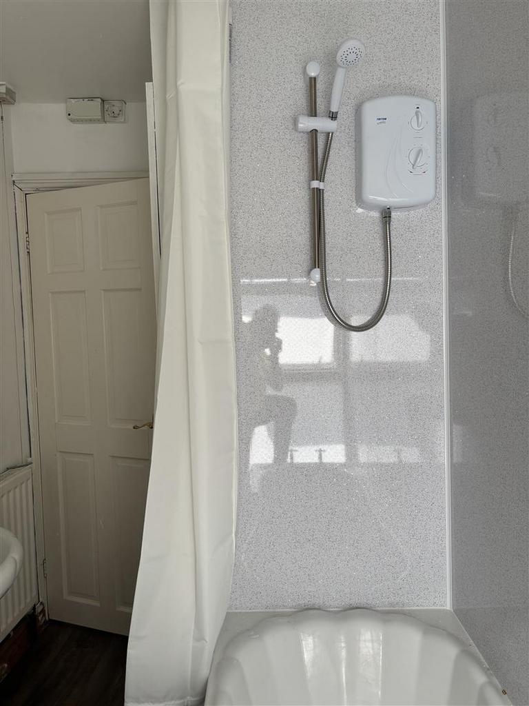 Bathroom 2.jpeg