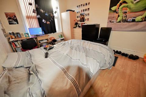 1 bedroom in a house share to rent, 28 Brudenell Avenue (HS)