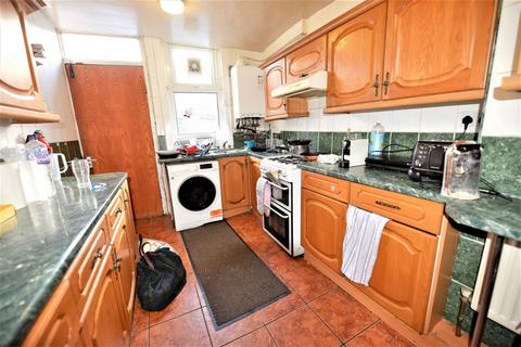1 bedroom in a house share to rent, 28 Brudenell Avenue (HS)