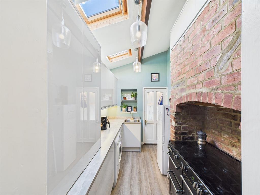 Kitchen 1.jpg