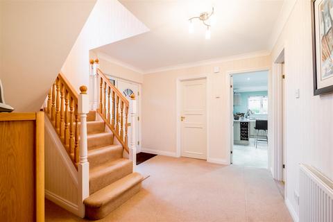 6 Birchroyd Close, Huddersfield, HD2 2ES