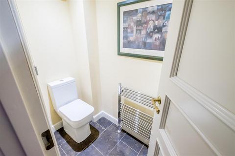 6 Birchroyd Close, Huddersfield, HD2 2ES