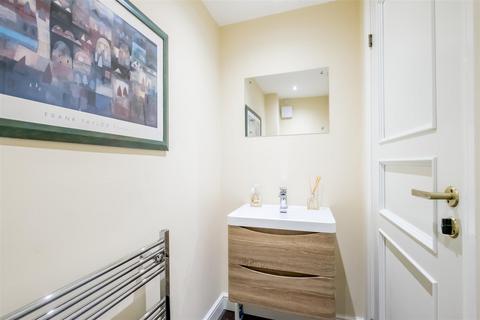 6 Birchroyd Close, Huddersfield, HD2 2ES