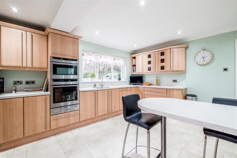 6 Birchroyd Close, Huddersfield, HD2 2ES