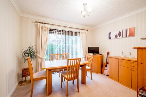 6 Birchroyd Close, Huddersfield, HD2 2ES