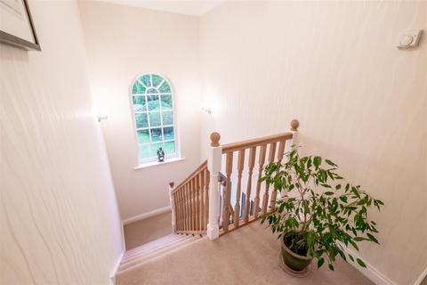6 Birchroyd Close, Huddersfield, HD2 2ES