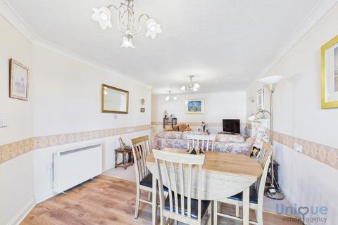 2 bedroom apartment for sale, Hardaker Court, 319-323 Clifton Drive South, Lytham St. Annes, FY8