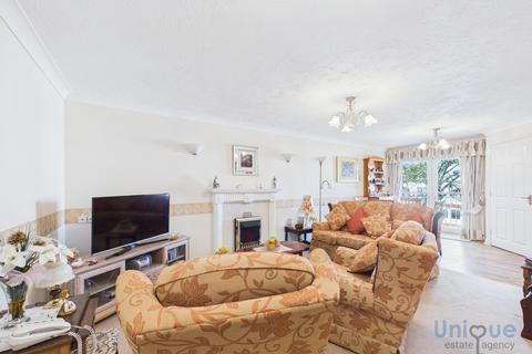 2 bedroom apartment for sale, Hardaker Court, 319-323 Clifton Drive South, Lytham St. Annes, FY8
