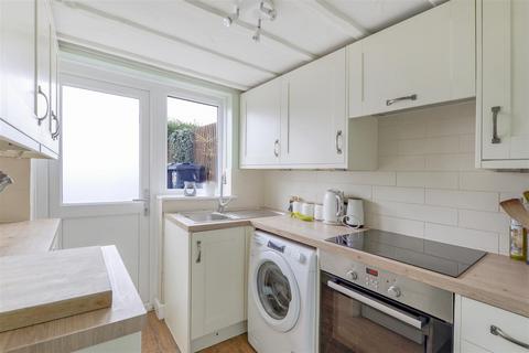 26 Addlestead Road, East Peckham, Tonbridge, TN12 5DN