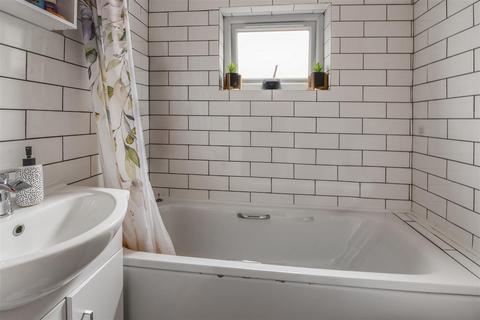 26 Addlestead Road, East Peckham, Tonbridge, TN12 5DN