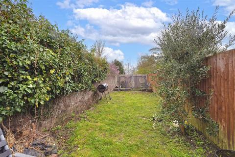 26 Addlestead Road, East Peckham, Tonbridge, TN12 5DN