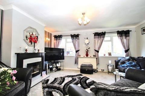 28 Pinn Close, Uxbridge, UB8 3TB