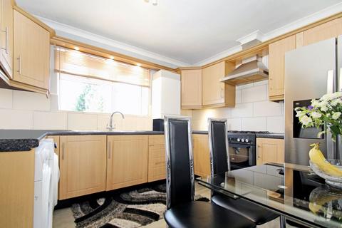 28 Pinn Close, Uxbridge, UB8 3TB