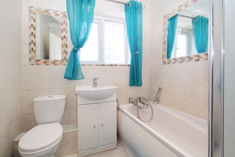 28 Pinn Close, Uxbridge, UB8 3TB
