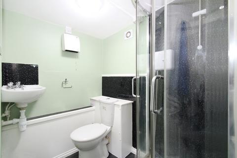 28 Pinn Close, Uxbridge, UB8 3TB