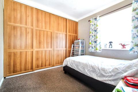 28 Pinn Close, Uxbridge, UB8 3TB