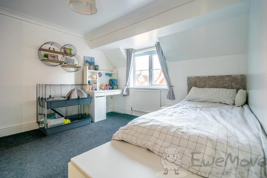 Large Double Bedroom - No 2