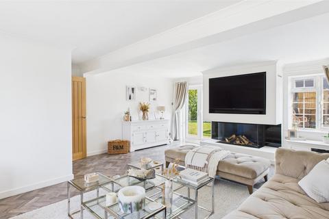 2 Allmains Close, Nazeing, Waltham Abbey, EN9 2LX