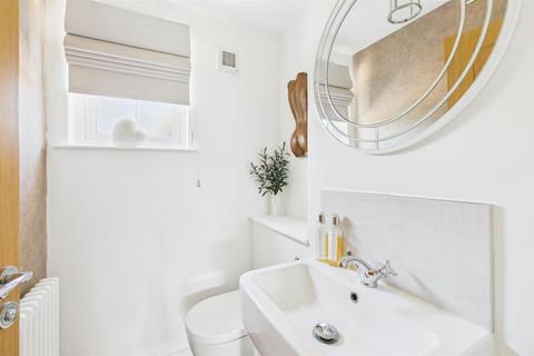 2 Allmains Close, Nazeing, Waltham Abbey, EN9 2LX