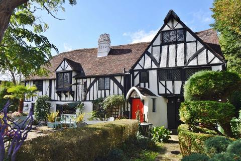 4 bedroom detached house for sale, Moss Lane, Pinner Village