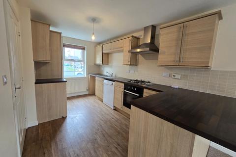 3 bedroom semi-detached house to rent, Thistle Drive, Desborough NN14