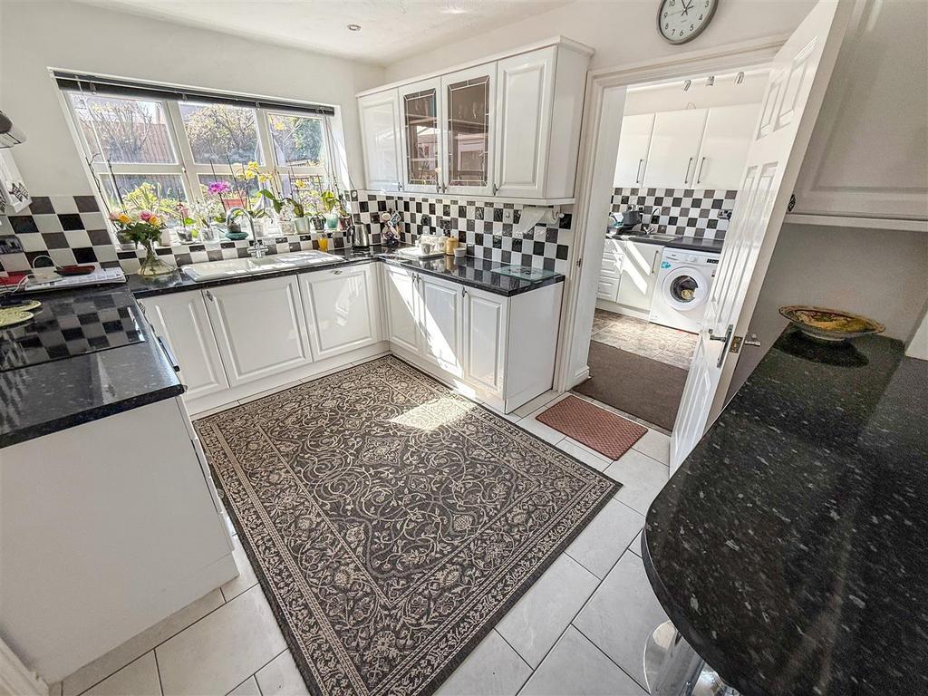 Kitchen/ Breakfast Room