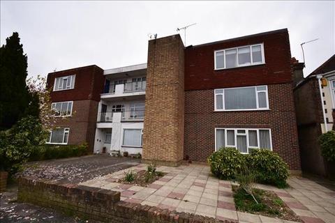 2 bedroom flat to rent, 73 Warren Road, Chingford E4