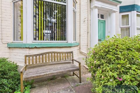 5 bedroom terraced house for sale, Trafalgar Square, Scarborough, North Yorkshire