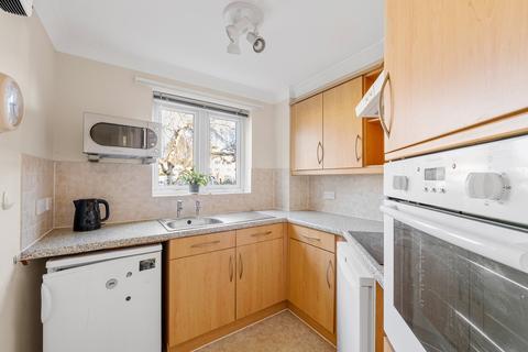 1 bedroom flat for sale, Massetts Road, Horley, Surrey, RH6
