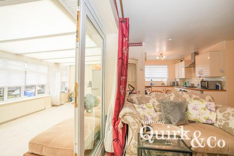 22 Willow Close, Canvey Island, SS8 9HQ