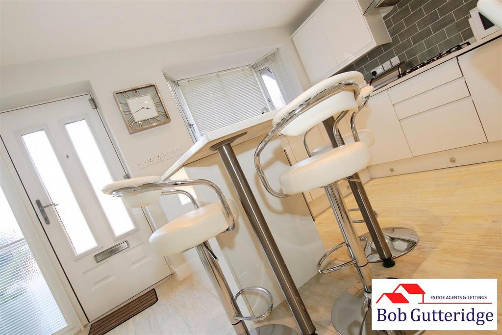 Open plan fitted kitchen/dining room