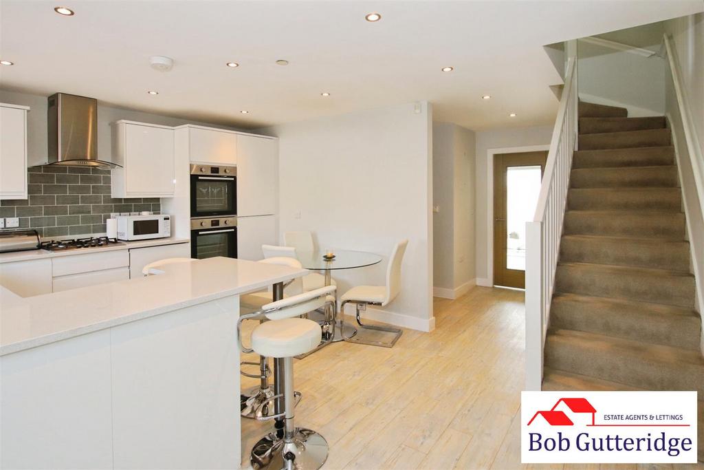Open plan fitted kitchen/dining room