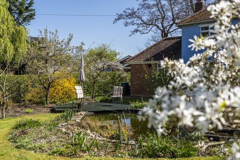4 bedroom cottage for sale, Hook, Warsash, Southampton, Hampshire. SO31 9HH