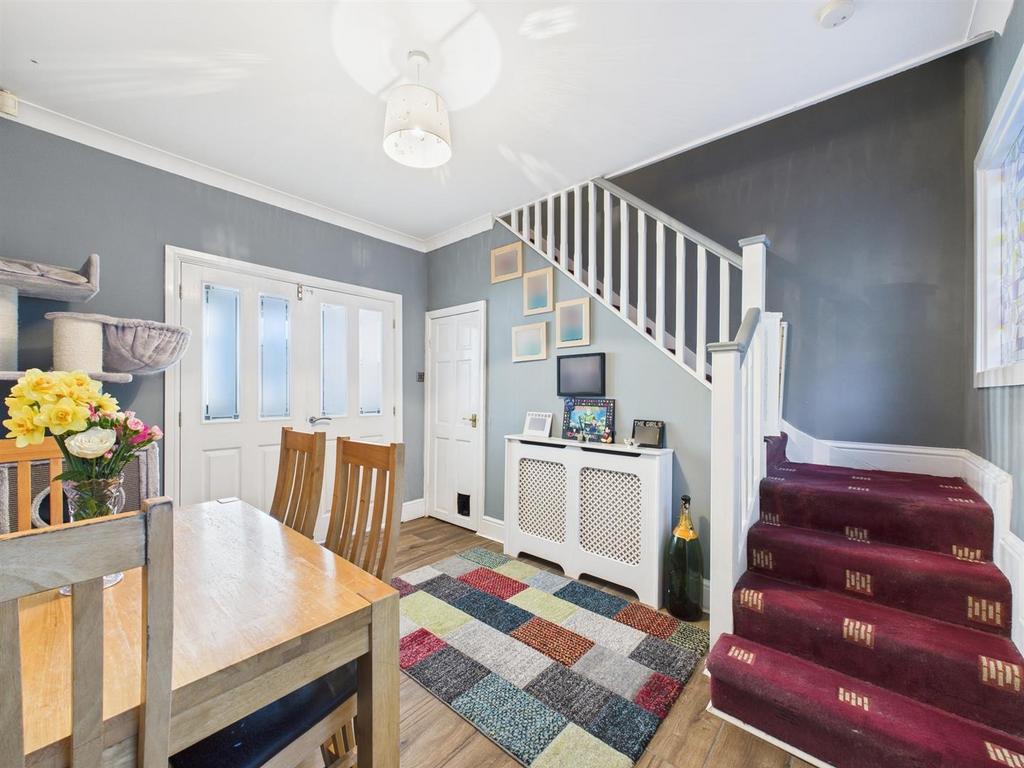Dining room: