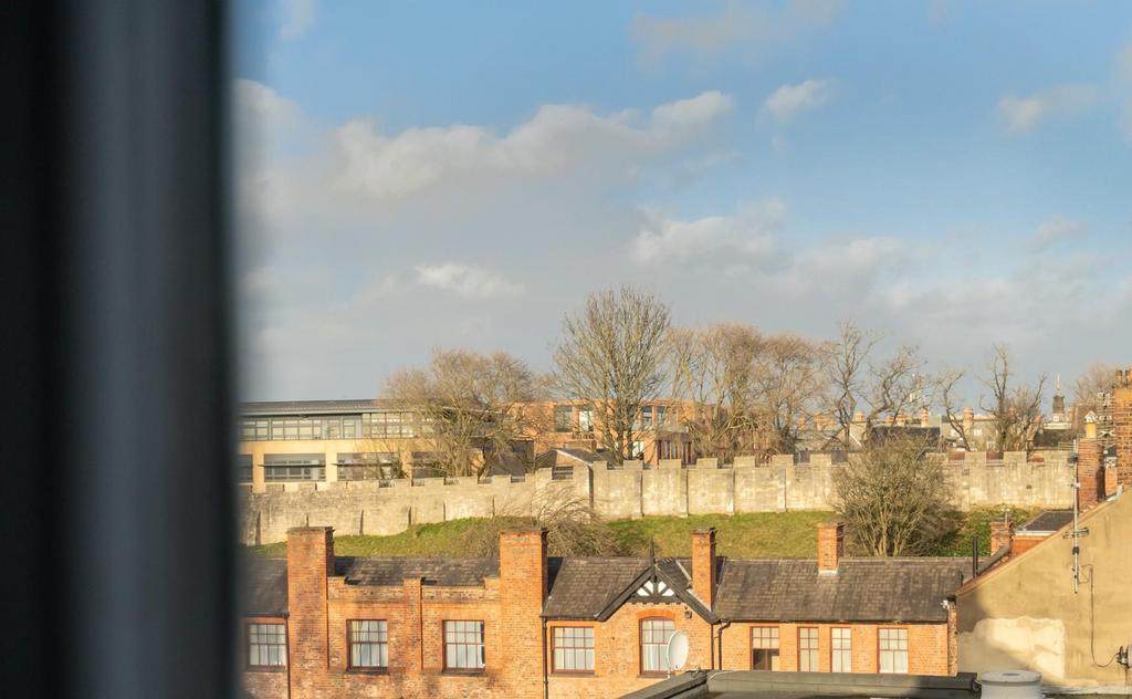 Top floor flat-12.jpg