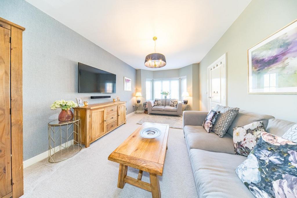 57 Emelia Drive lounge 2.jpg