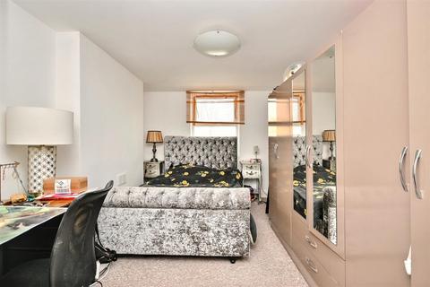 Flat 2, 36 Ceylon Place, Eastbourne, BN21 3JF